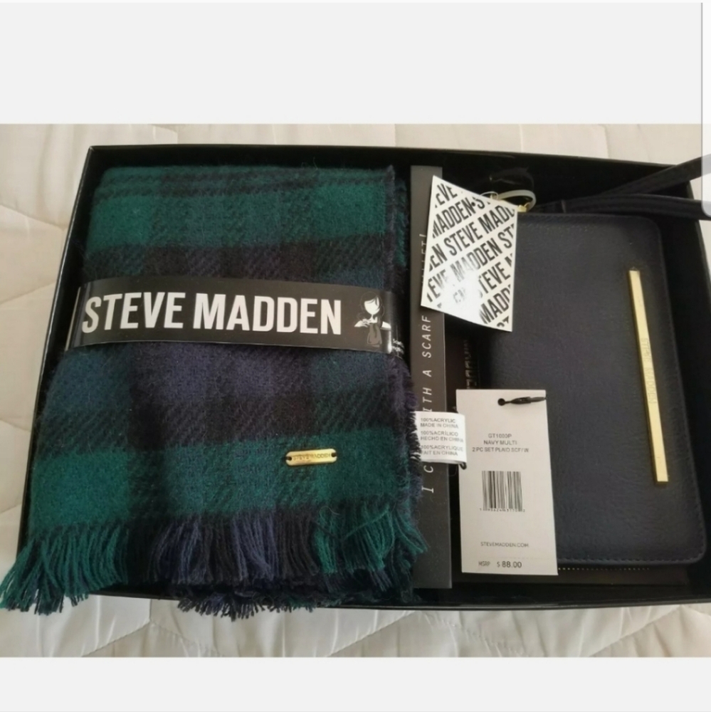 Steven Madden Wallet with Scarf 2 Piece Set